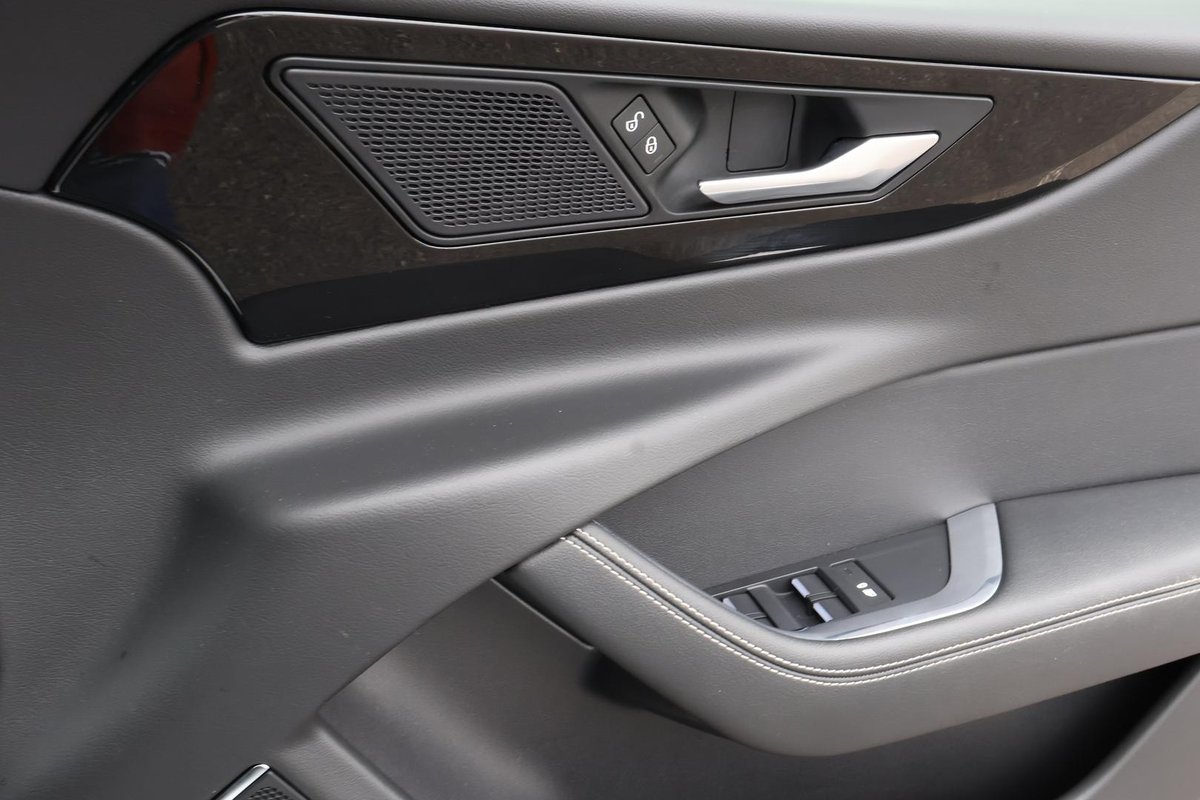 2020 Jaguar XE P300 R-Dynamic SE X760 MY20 image 24