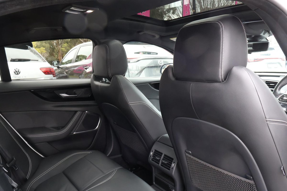 2020 Jaguar XE P300 R-Dynamic SE X760 MY20 image 26