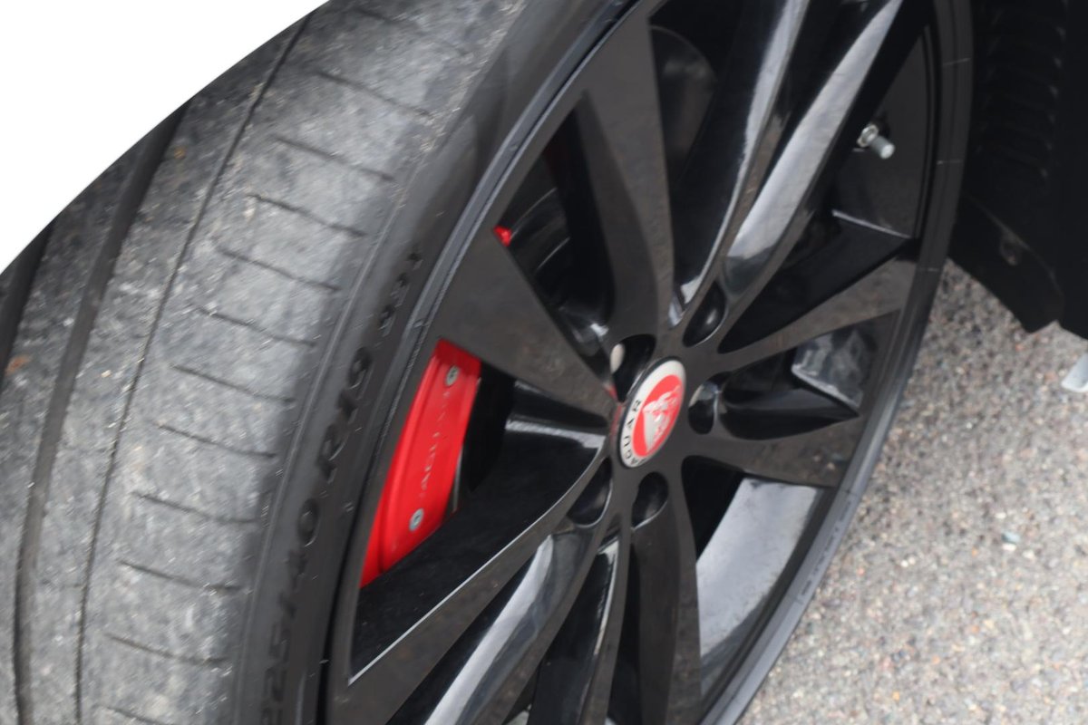 2020 Jaguar XE P300 R-Dynamic SE X760 MY20 image 35