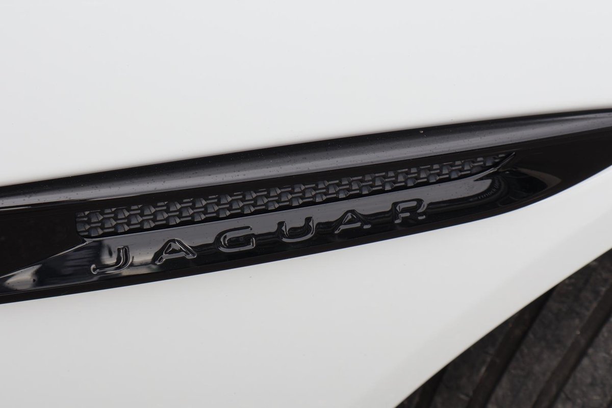 2020 Jaguar XE P300 R-Dynamic SE X760 MY20 image 37
