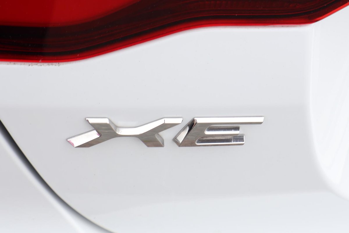 2020 Jaguar XE P300 R-Dynamic SE X760 MY20 image 39