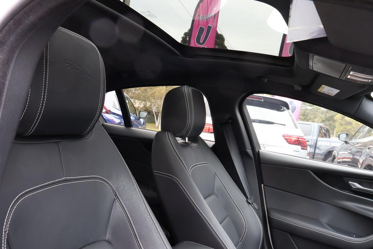 2020 Jaguar XE P300 R-Dynamic SE X760 MY20 image 8
