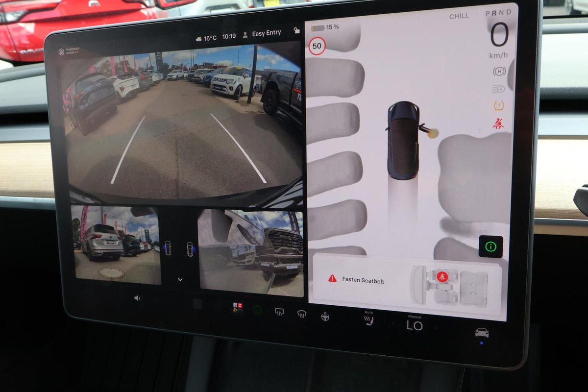 2022 Tesla Model 3 Rear-Wheel Drive image 17