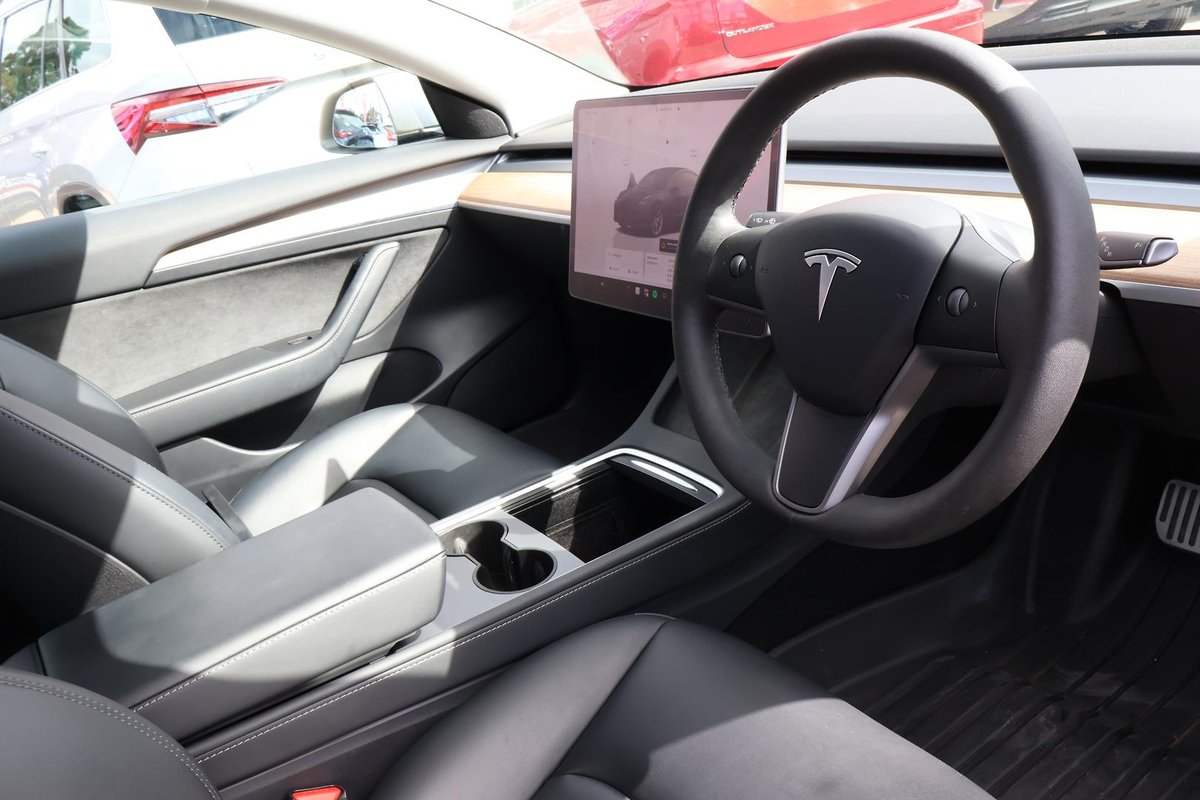 2022 Tesla Model 3 Rear-Wheel Drive image 7