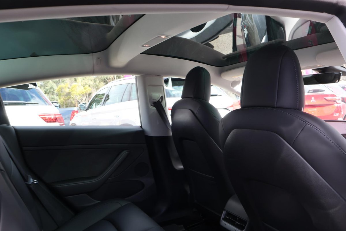 2022 Tesla Model 3 Rear-Wheel Drive image 23