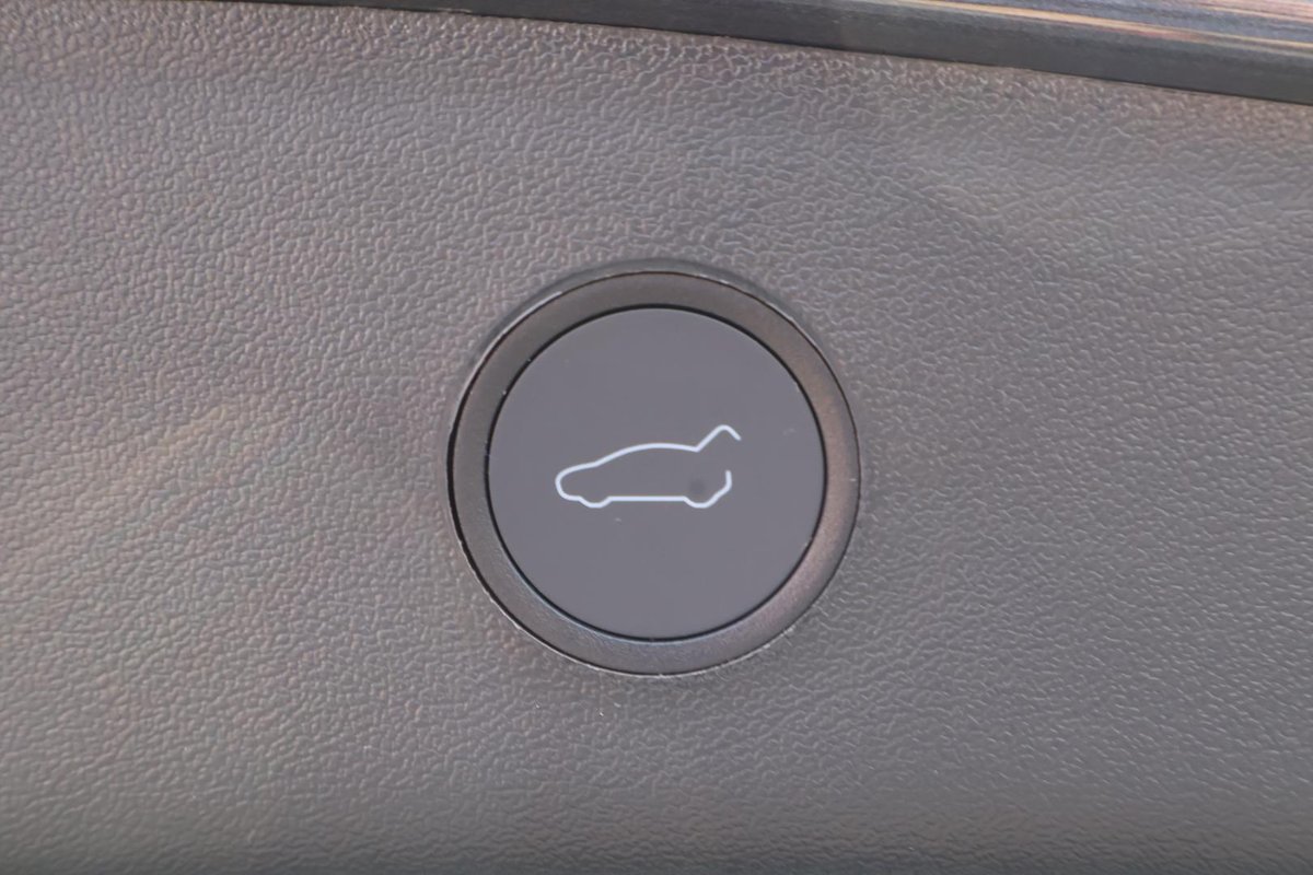 2022 Tesla Model 3 Rear-Wheel Drive image 29