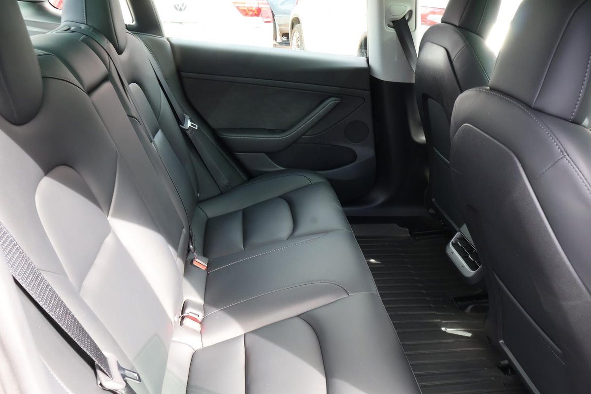 2022 Tesla Model 3 Rear-Wheel Drive image 24