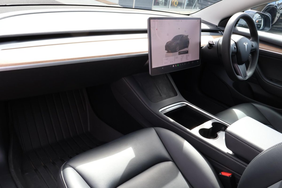 2022 Tesla Model 3 Rear-Wheel Drive image 26