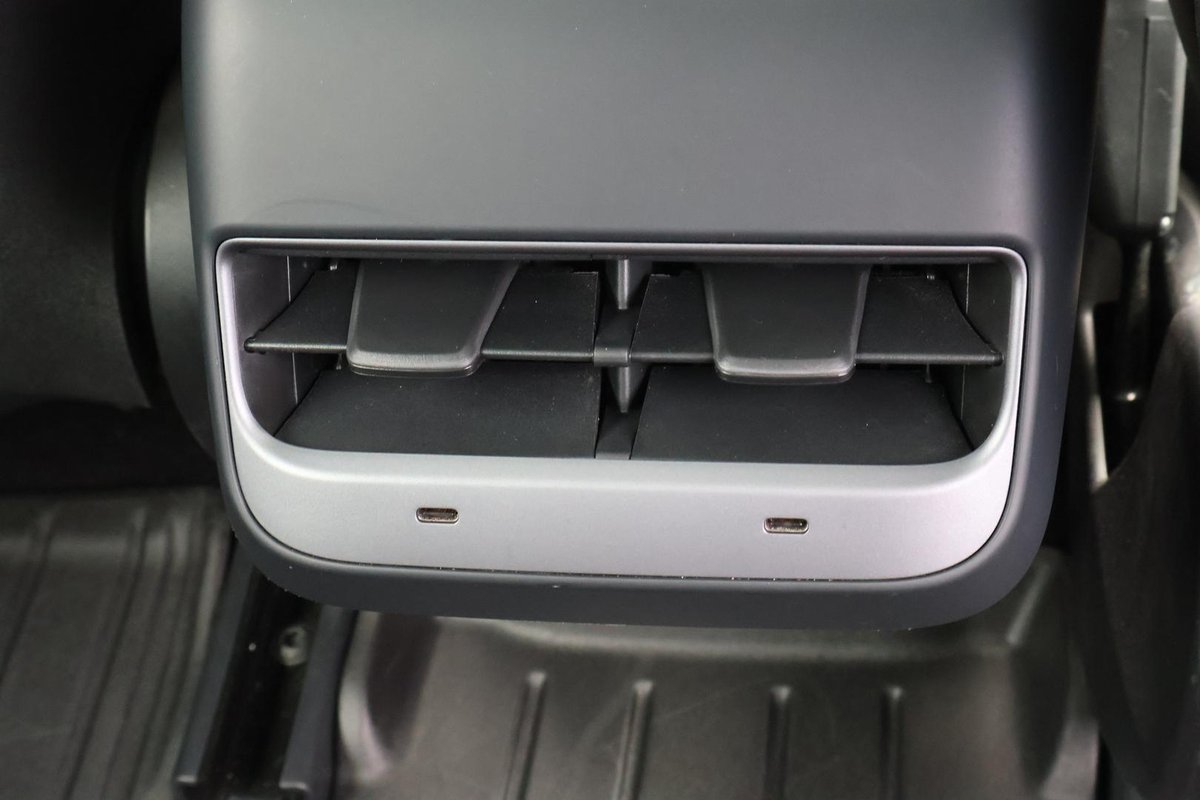 2022 Tesla Model 3 Rear-Wheel Drive image 25