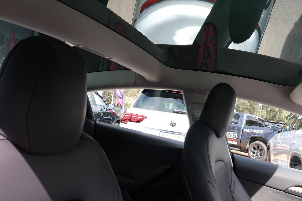 2022 Tesla Model 3 Rear-Wheel Drive image 8