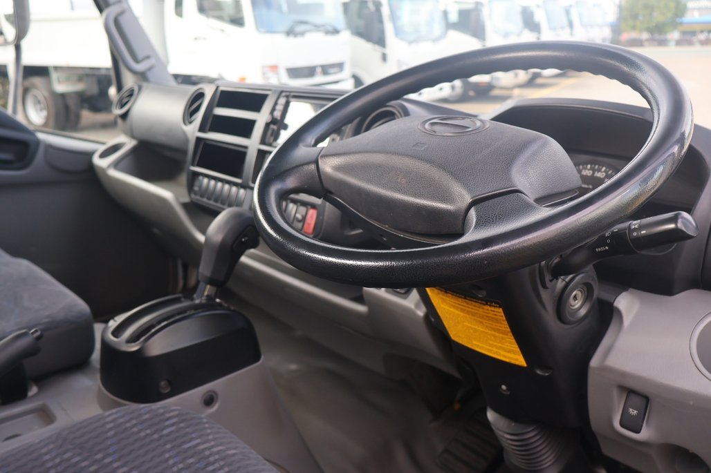 2018 HINO DUTRO 616 image 24