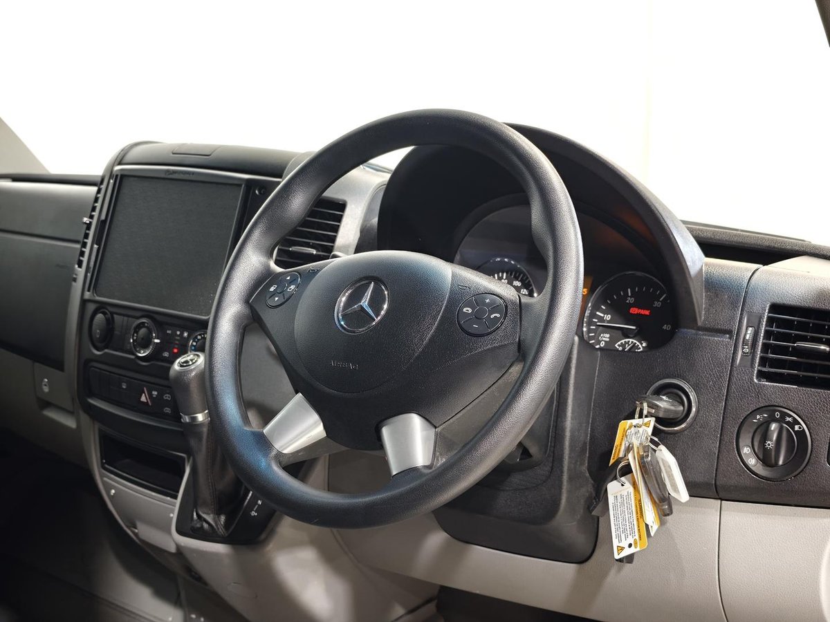 2016 Mercedes-Benz Sprinter 319CDI NCV3 image 8