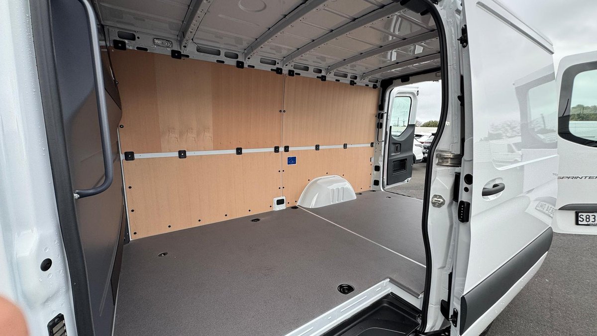 2026 Mercedes-Benz Sprinter image 19