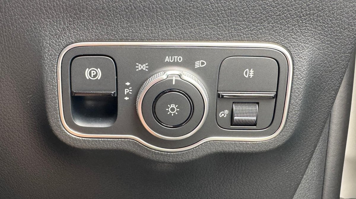 2025 Mercedes-Benz GLA-Class GLA200 H247 image 24