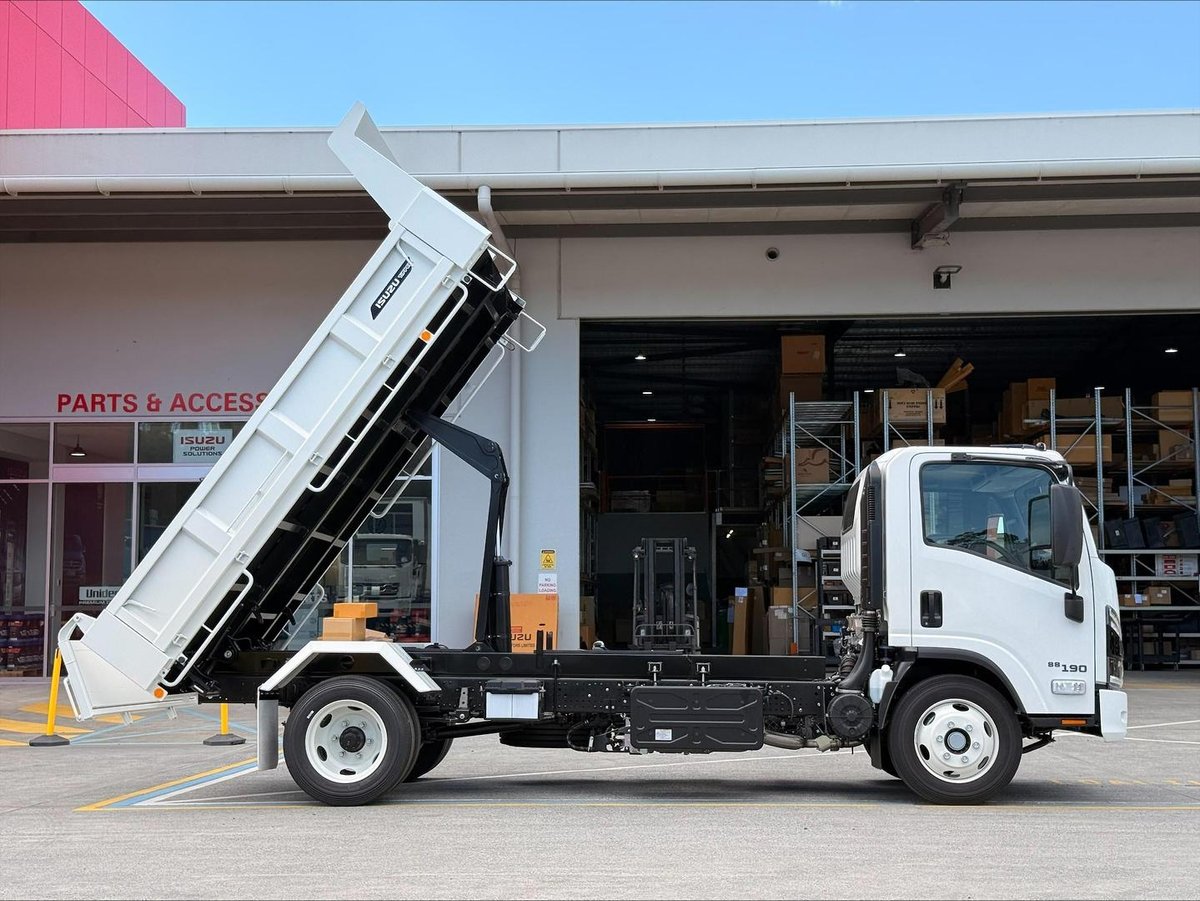 2026 Isuzu Nqr 88/80-190 Tipper image 8