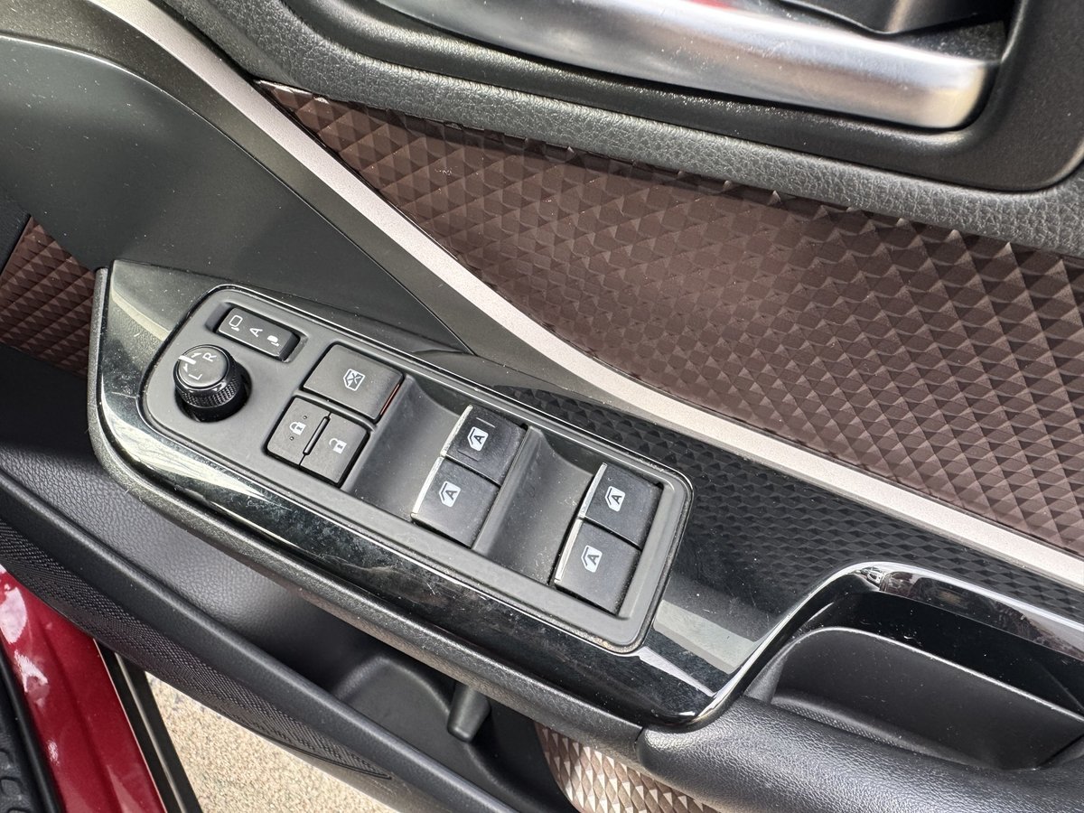 2017 Toyota C-HR Koba NGX10R image 15
