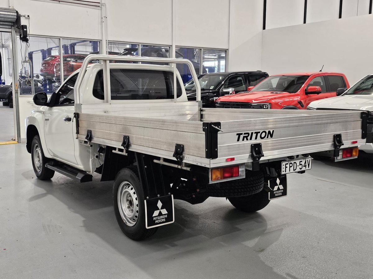 2024 Mitsubishi Triton GLX MR MY23 4x2 image 9