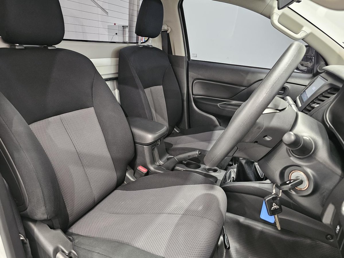 2024 Mitsubishi Triton GLX MR MY23 4x2 image 12