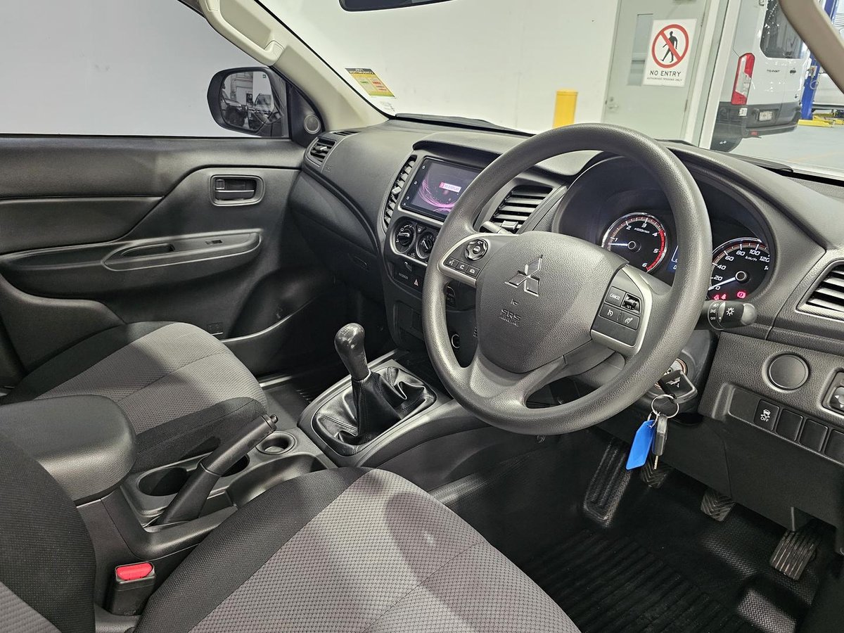 2024 Mitsubishi Triton GLX MR MY23 4x2 image 11