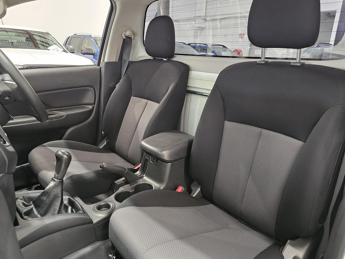 2024 Mitsubishi Triton GLX MR MY23 4x2 image 25