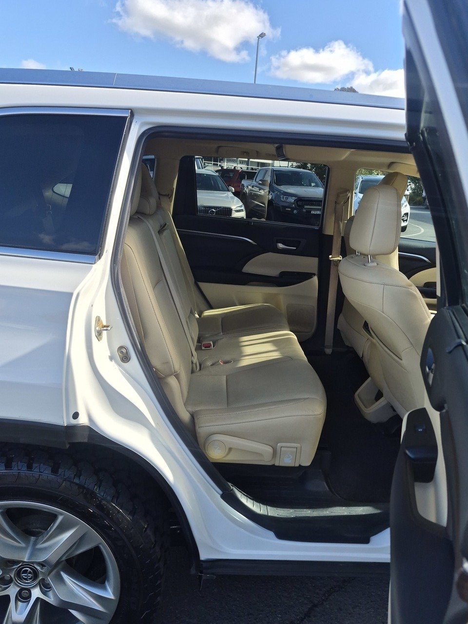 2016 Toyota Kluger image 10