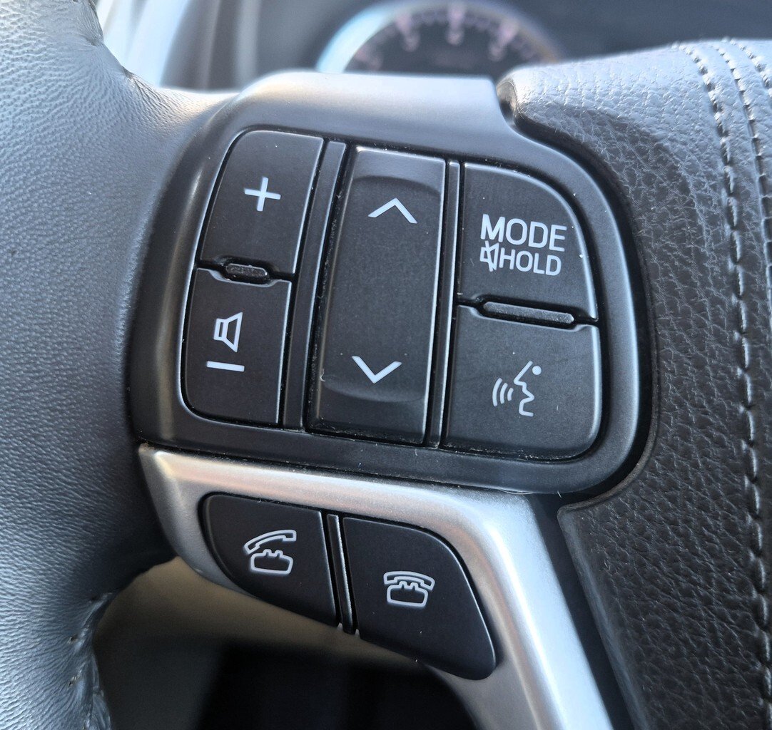 2016 Toyota Kluger image 12