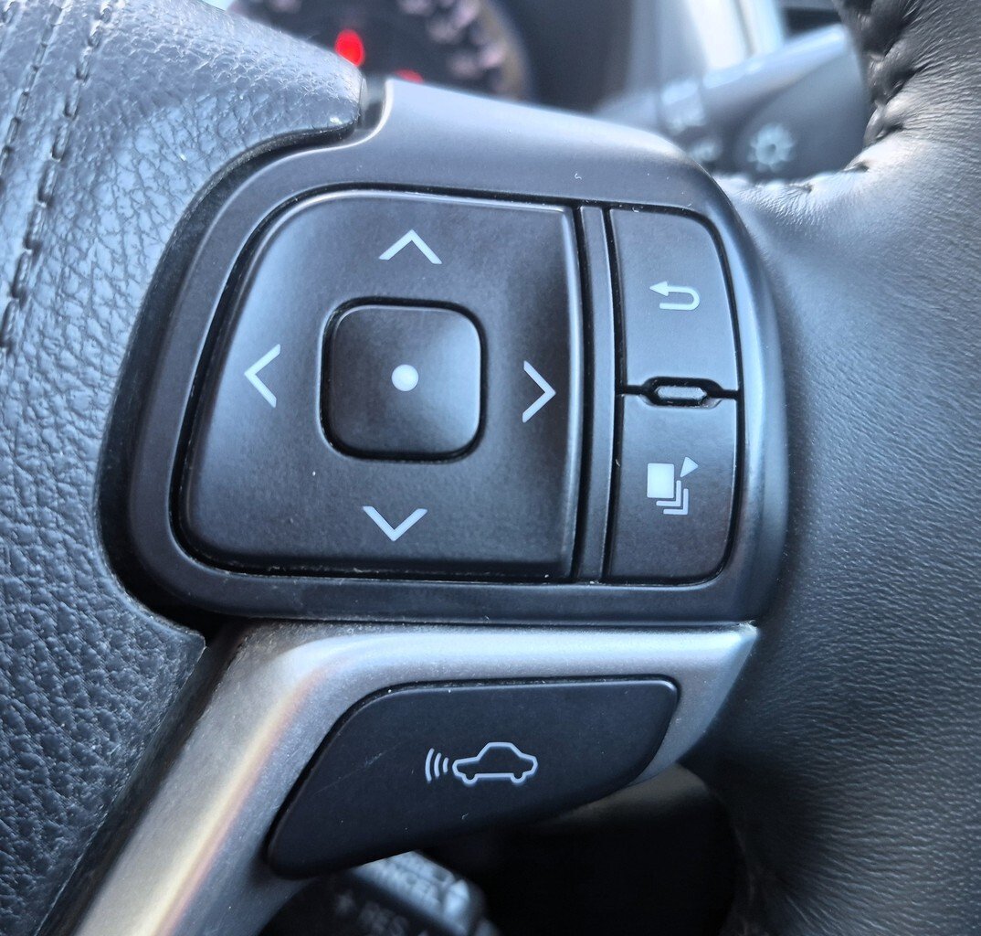 2016 Toyota Kluger image 14