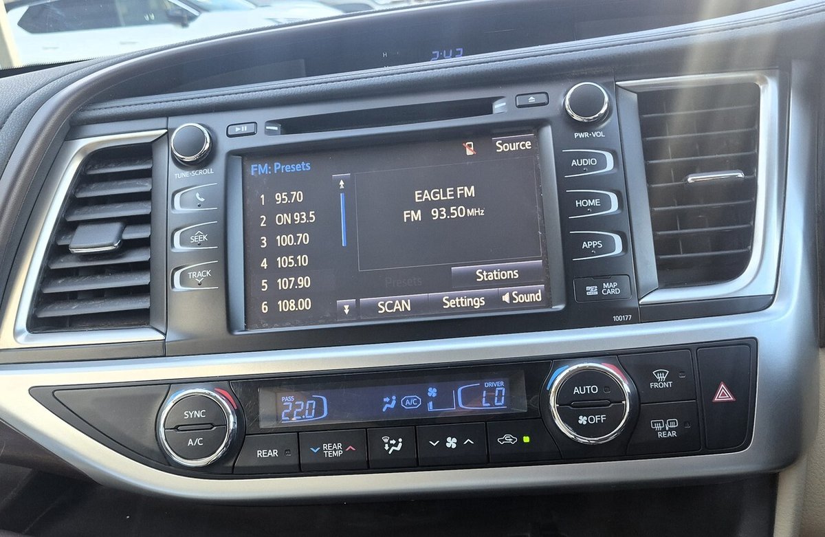 2016 Toyota Kluger image 18