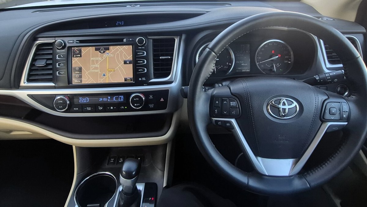 2016 Toyota Kluger image 24