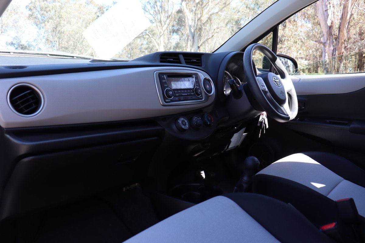 2013 Toyota Yaris YR NCP130R image 16