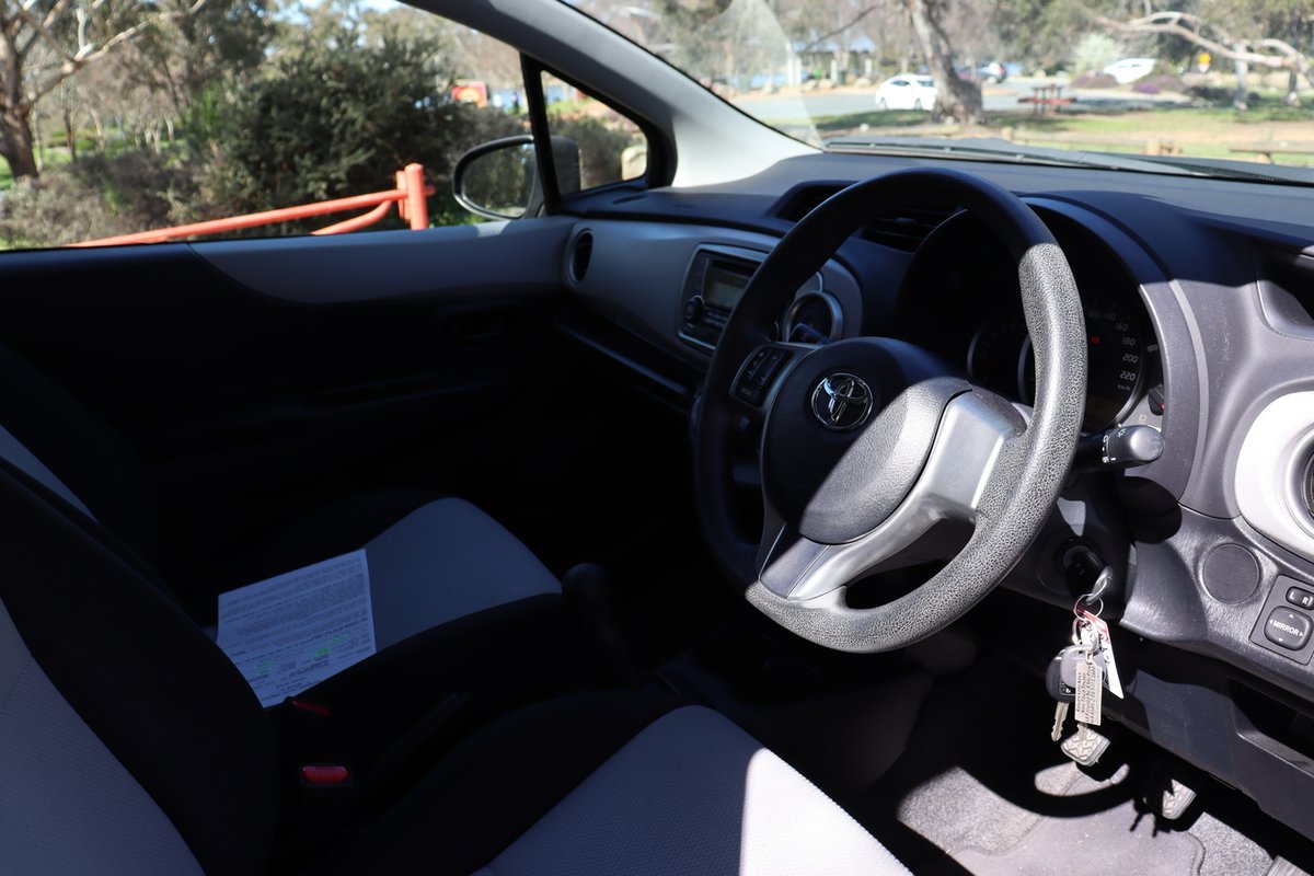 2013 Toyota Yaris YR NCP130R image 9