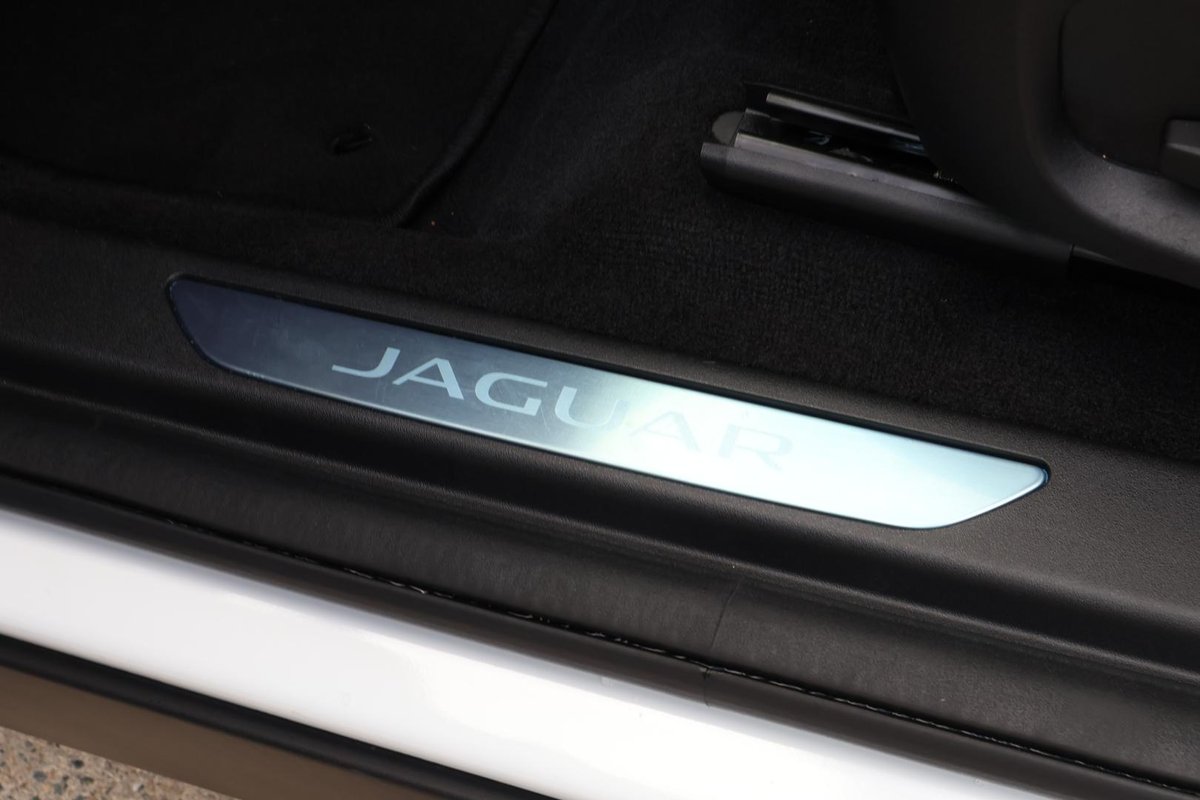 2024 Jaguar E-PACE P250 R-Dynamic SE X540 MY24.5 AWD image 22