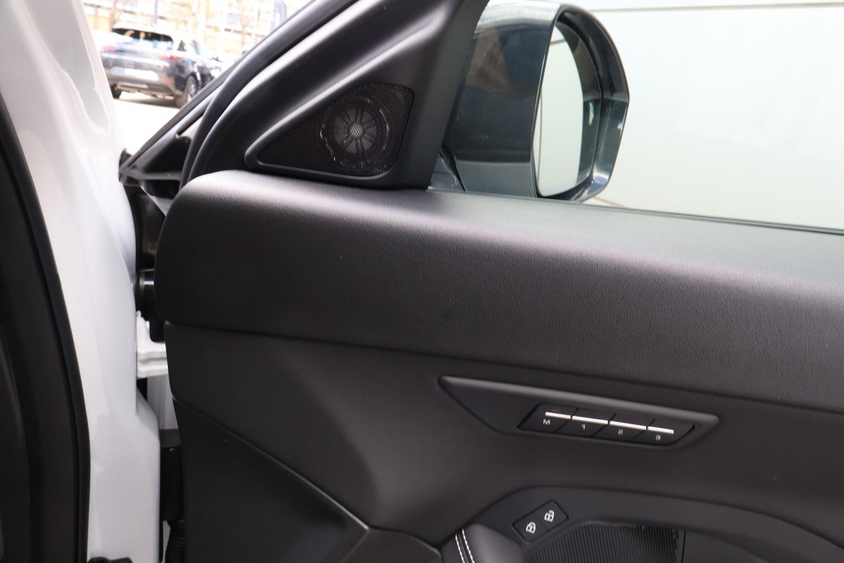 2024 Jaguar E-PACE P250 R-Dynamic SE X540 MY24.5 AWD image 25