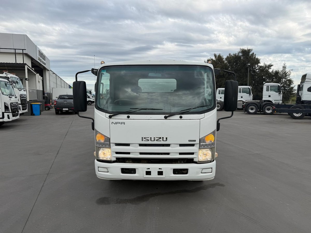 2008 Isuzu N Series NPR 400 image 8