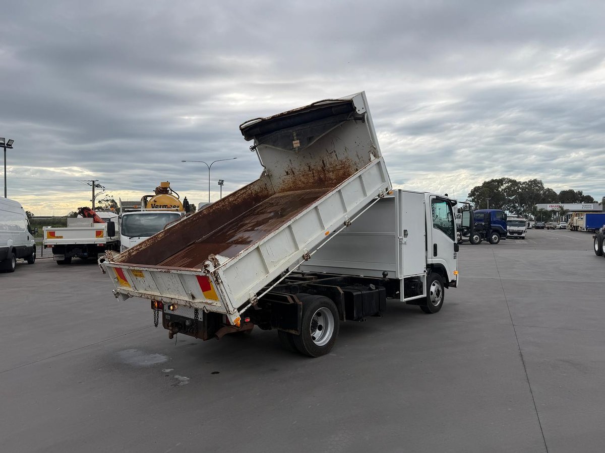 2008 Isuzu N Series NPR 400 image 19