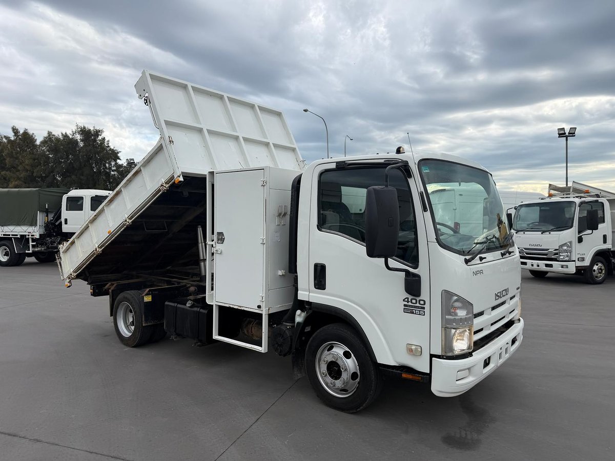 2008 Isuzu N Series NPR 400 image 17
