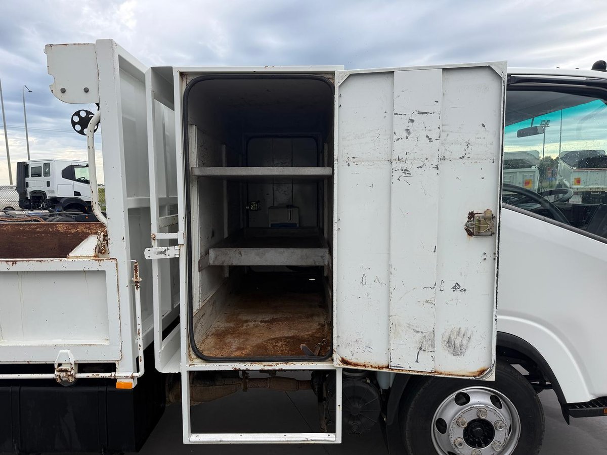 2008 Isuzu N Series NPR 400 image 11
