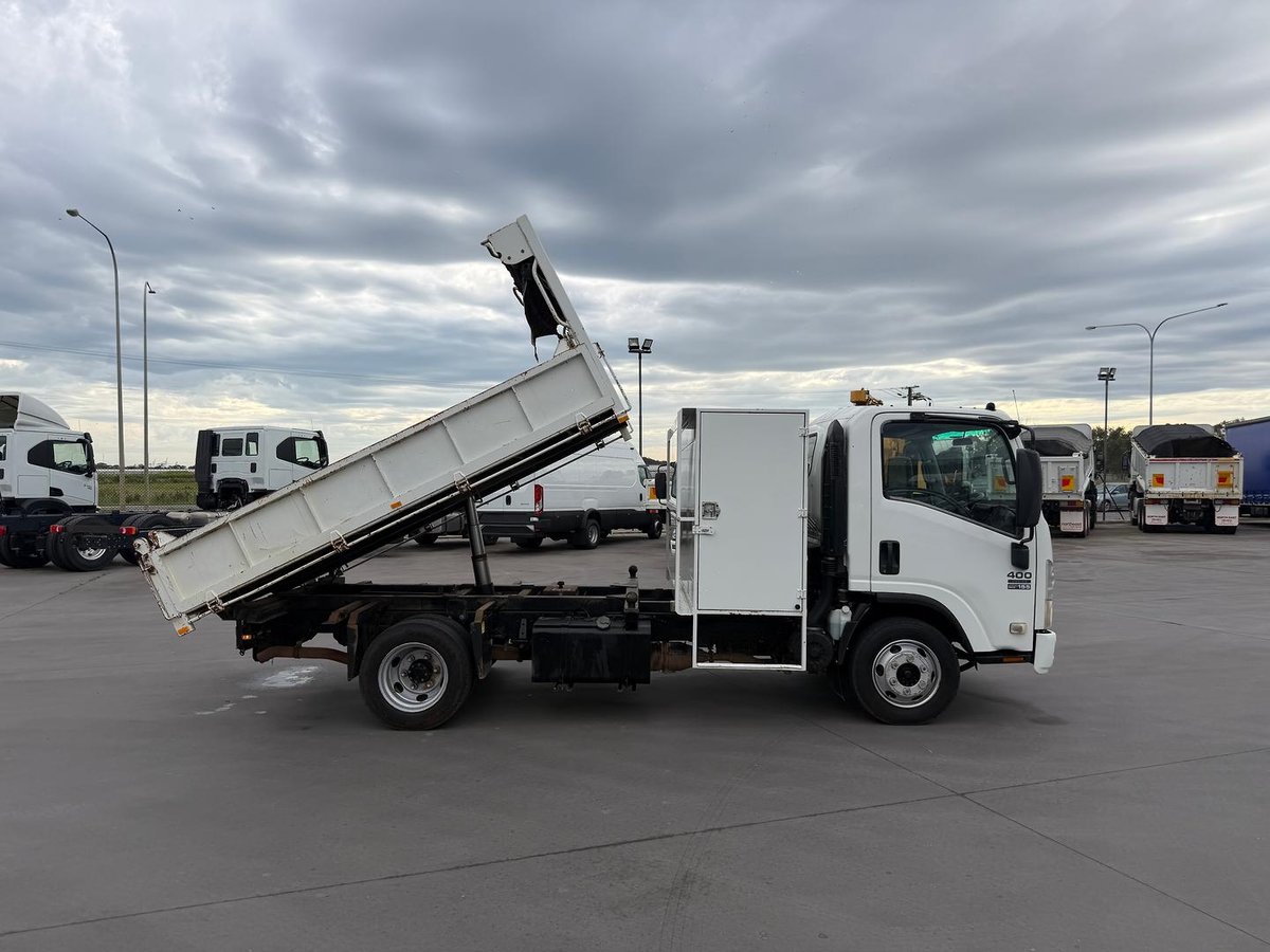 2008 Isuzu N Series NPR 400 image 18