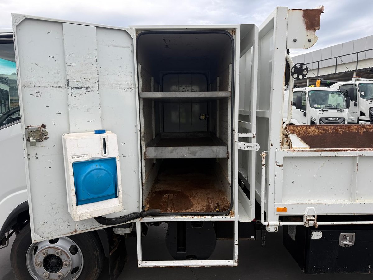 2008 Isuzu N Series NPR 400 image 16