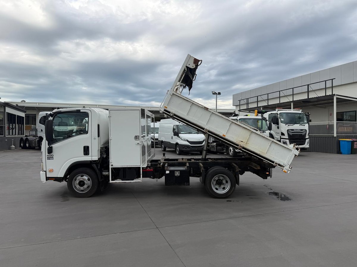 2008 Isuzu N Series NPR 400 image 23