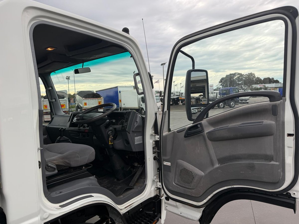 2008 Isuzu N Series NPR 400 image 25