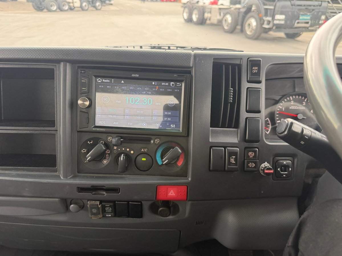 2008 Isuzu N Series NPR 400 image 29