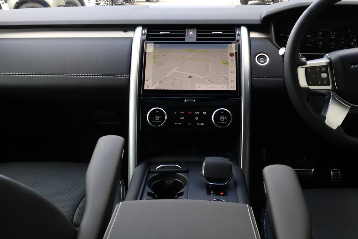 2026 Land Rover Discovery D350 Dynamic SE Series 5 MY26 4X4 image 14