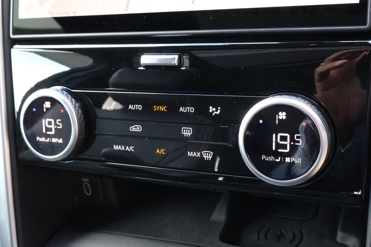 2026 Land Rover Discovery D350 Dynamic SE Series 5 MY26 4X4 image 24