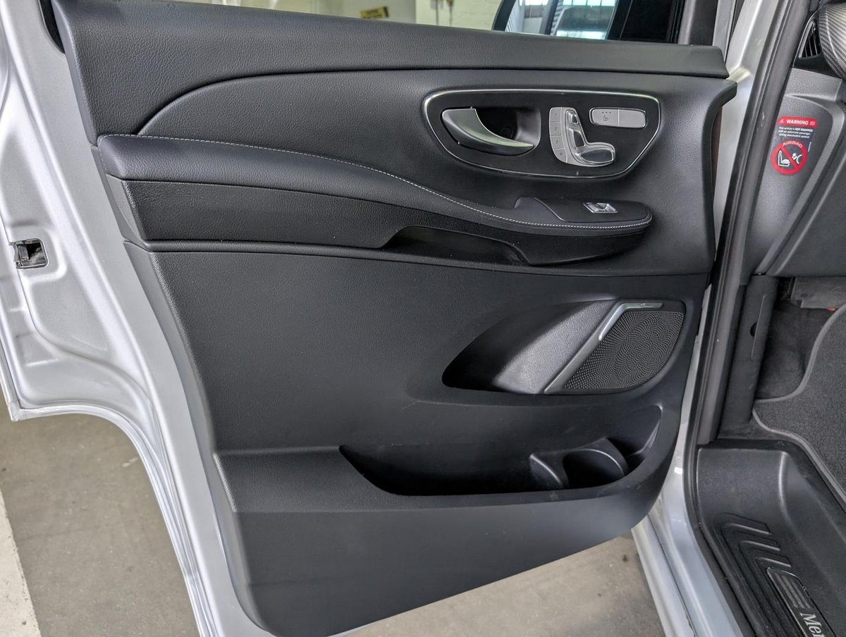 2024 Mercedes-Benz V-Class V300 d AMG Avantgarde 447 image 28