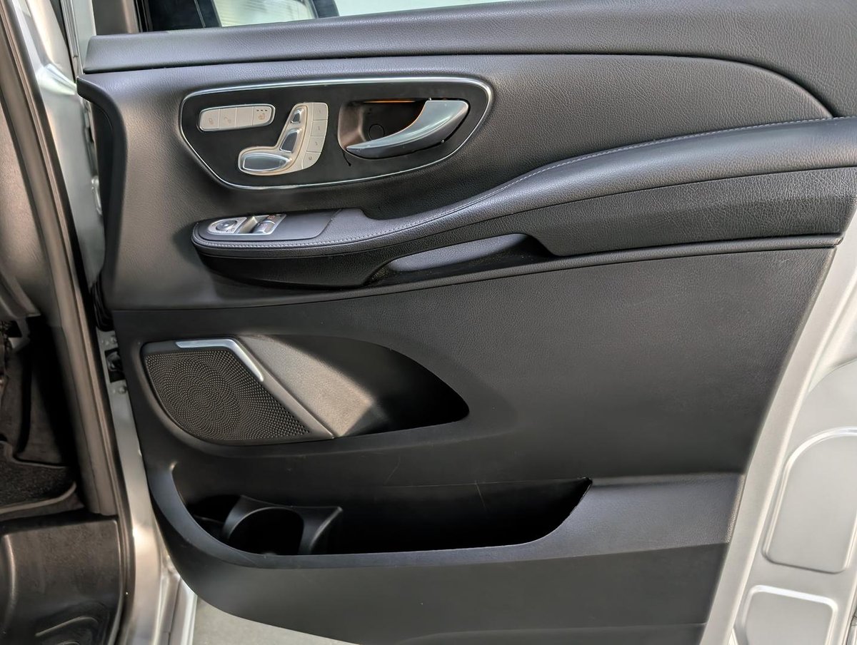 2024 Mercedes-Benz V-Class V300 d AMG Avantgarde 447 image 33