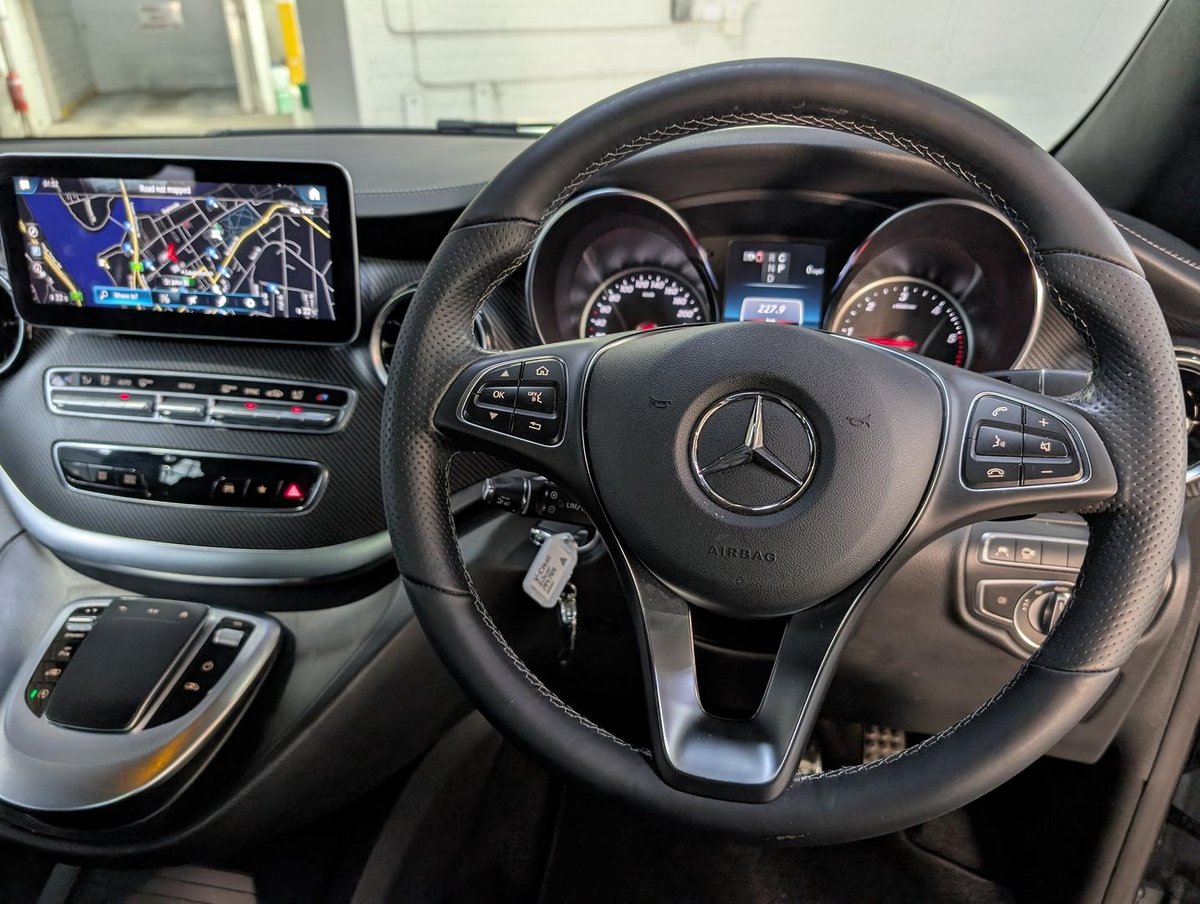 2024 Mercedes-Benz V-Class V300 d AMG Avantgarde 447 image 35