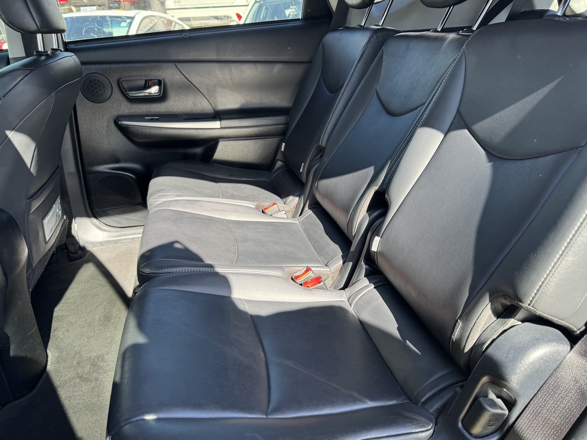 2019 Toyota Prius V i-Tech ZVW40R image 10