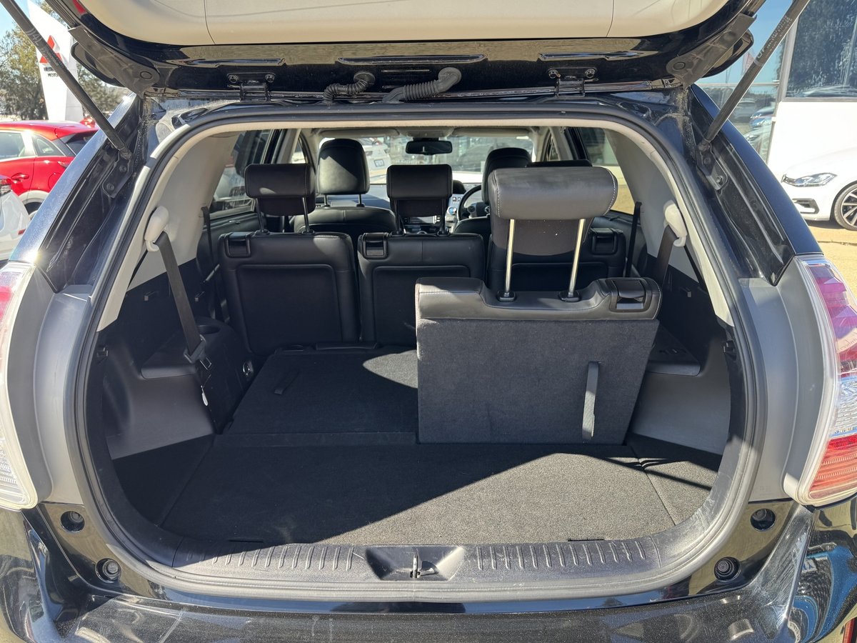 2019 Toyota Prius V i-Tech ZVW40R image 12