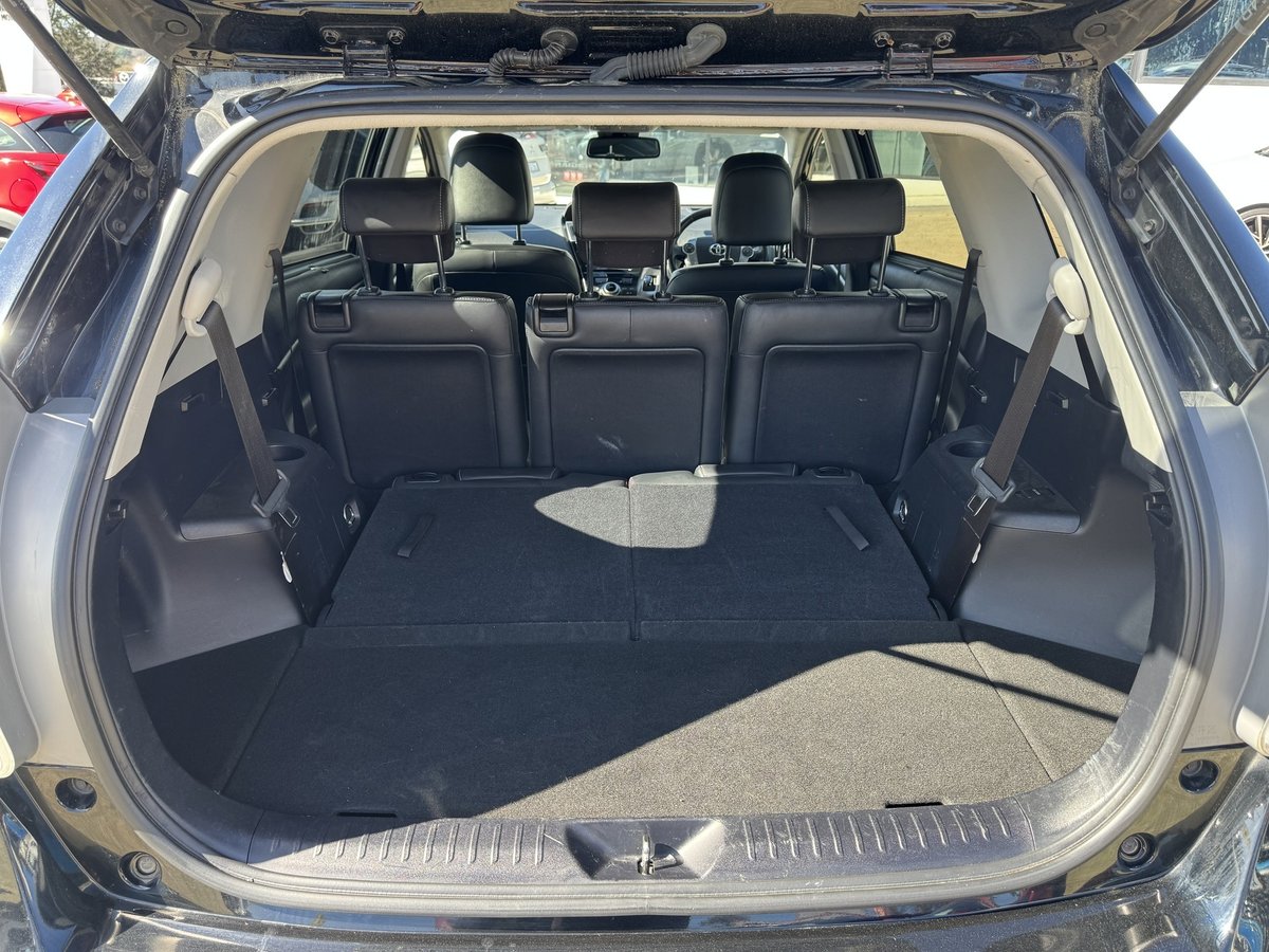 2019 Toyota Prius V i-Tech ZVW40R image 13